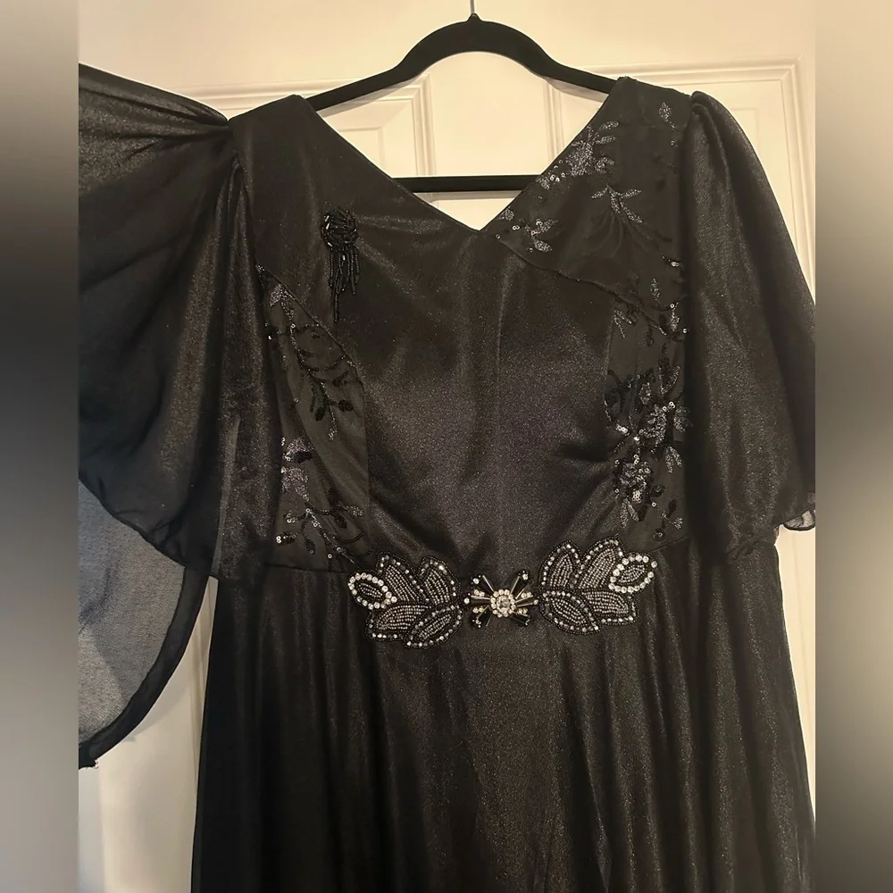 Dress - Picture 9 of 11